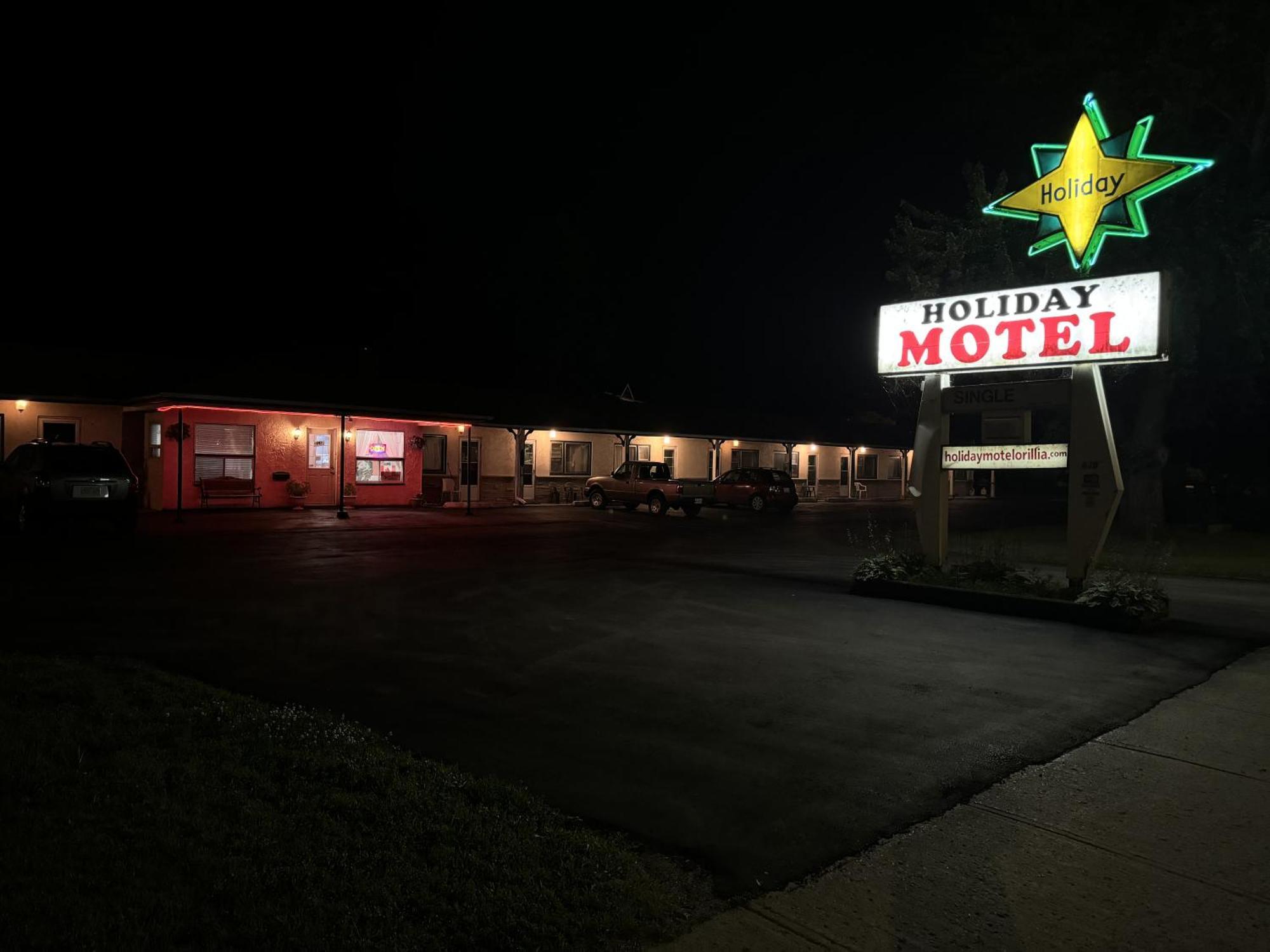 Holiday Motel Orillia Exterior photo