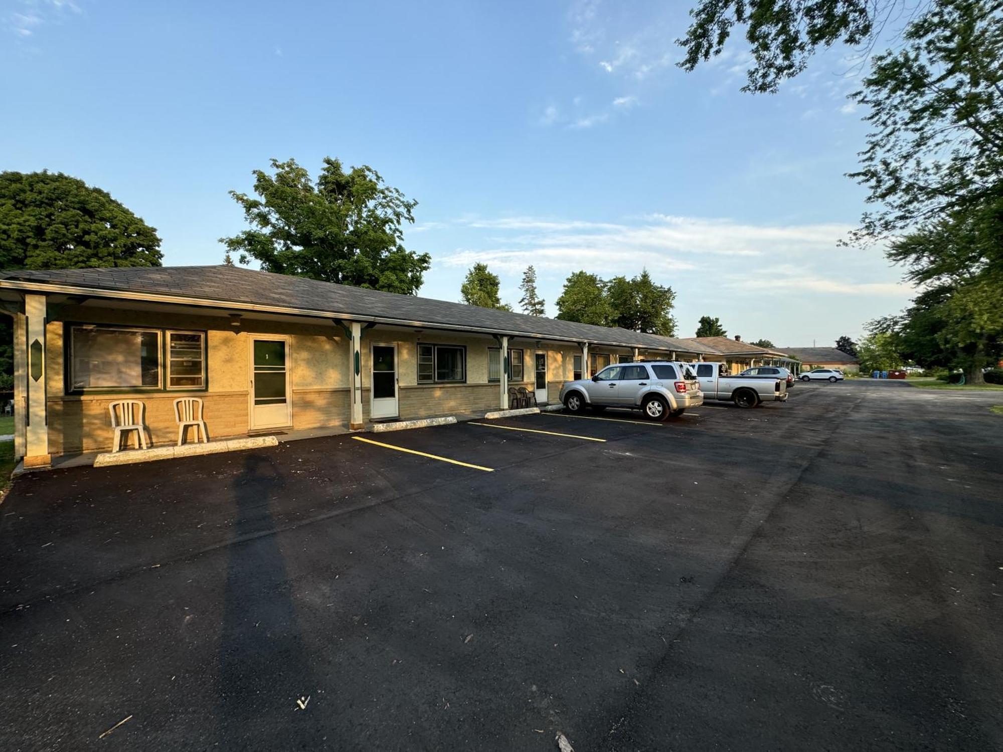 Holiday Motel Orillia Exterior photo