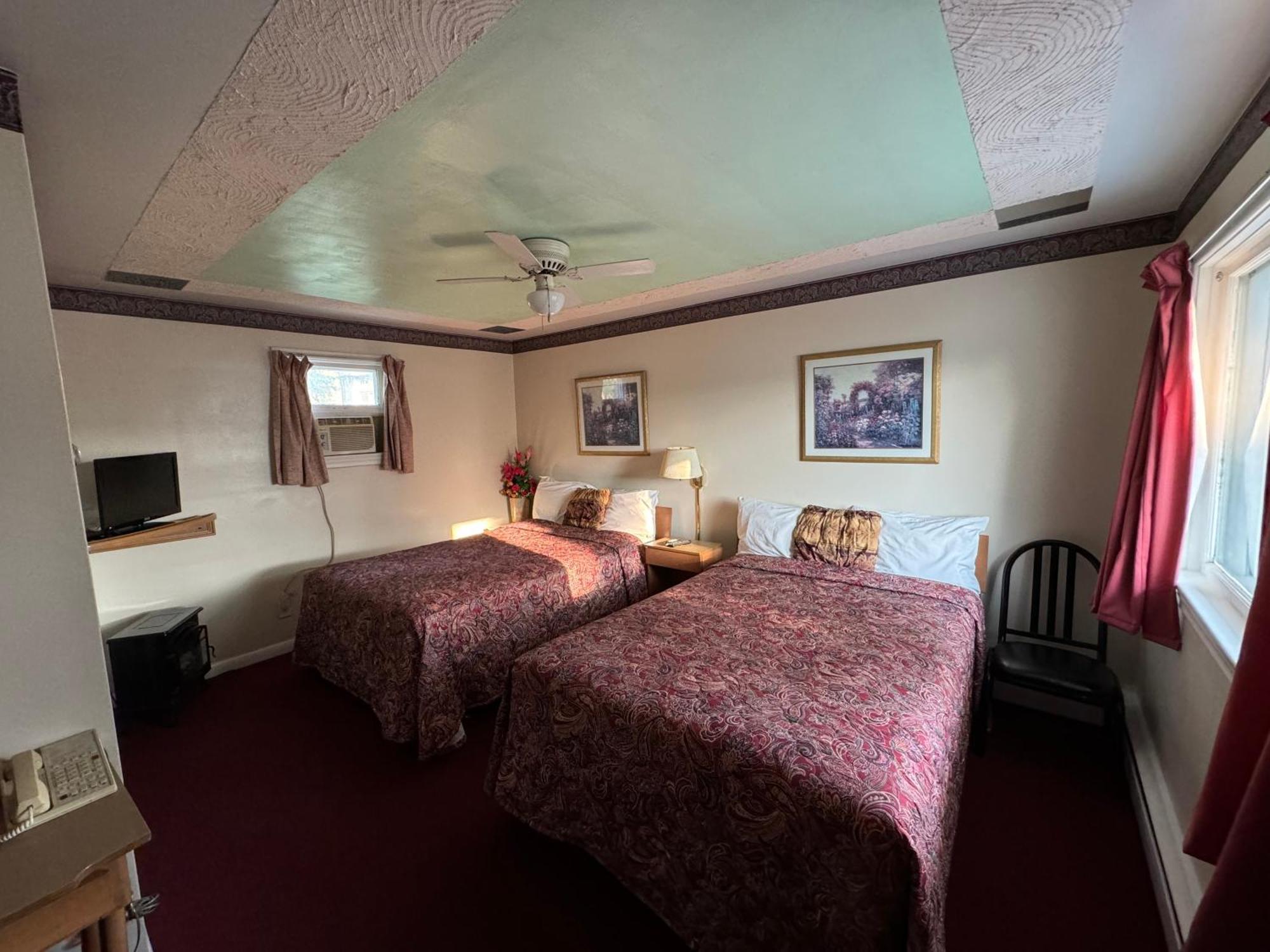 Holiday Motel Orillia Exterior photo